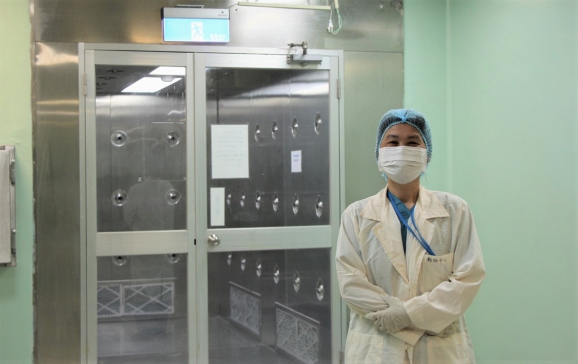 打破刻板印象僱用 勞動部高屏澎東區銀髮中心助56歲的陳虹君重返職場快樂工作