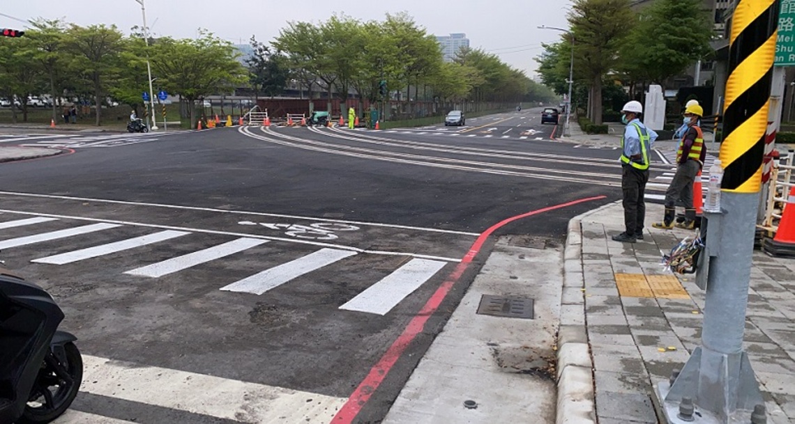 輕軌二階工程美術館路與馬卡道路口舖軌完成 今開放通行