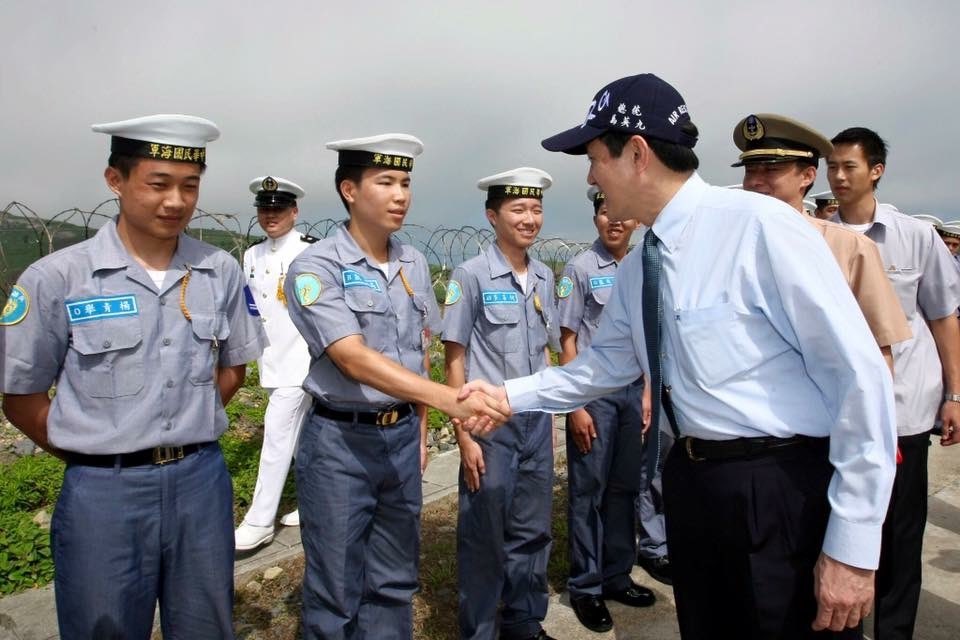 國民黨台北市議員擬參選人高揚凱回憶當兵時與前總統馬英九 握手