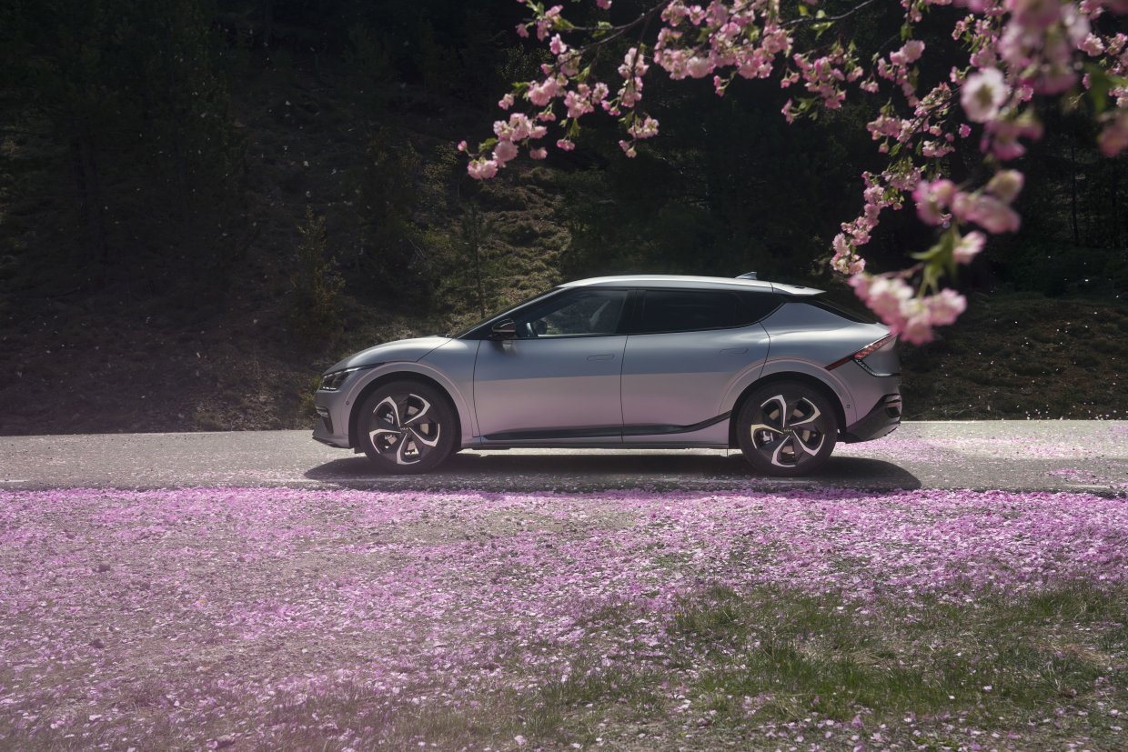 1 純電智慧跨界休旅The Kia EV6前瞻禮遇限量500台全數完售，展現Kia全新品牌鉅作的驚艷魅力。
