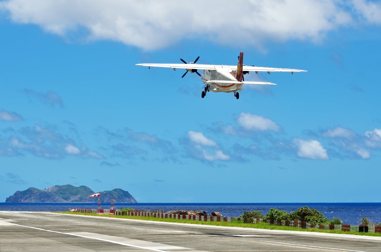 Image,Of,A,White,Propeller,Plane,And,Blue,Sky,With