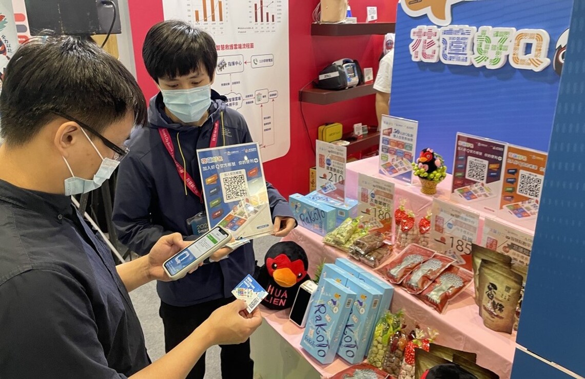 智慧城市展花蓮館送出iPhone、住宿券 民眾現場體驗花蓮各項智慧推動成果