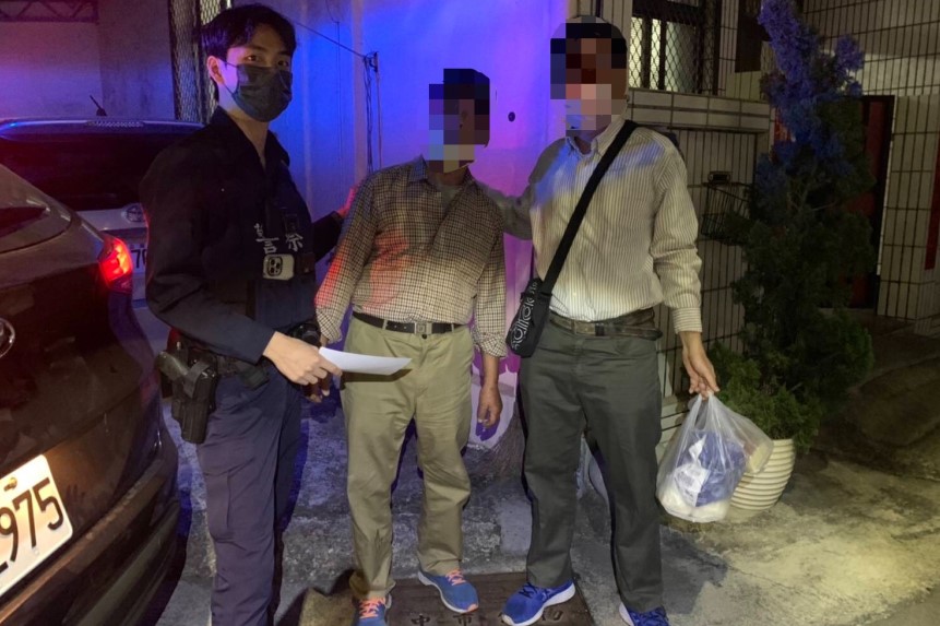 ▲九旬潘姓老翁獨自外出卻忘記回家路,幸好還記得身分證號碼,員警熱心護送返家 (圖/台中市警察局 提供)