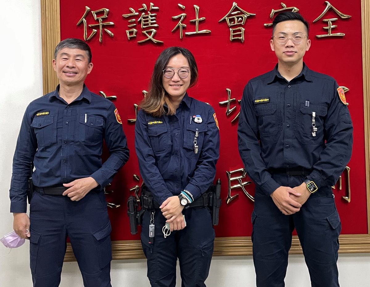 圖說:文德派出所副所長姚志毅(左)、警員陳家瑜(中)、李進丁(右)