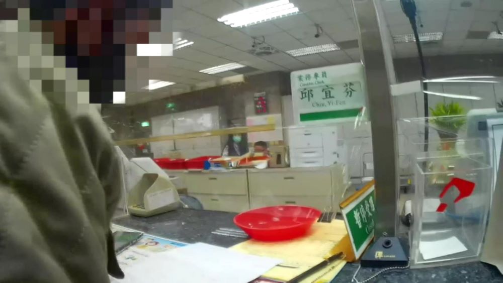 圖說:員警獲報到場了解民眾匯款理由