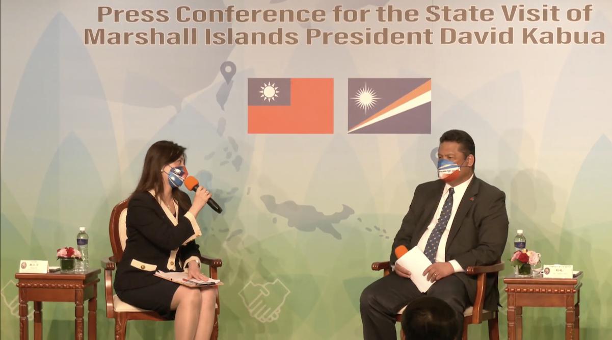 中國挖台灣邦交牆角 馬紹爾外長不評論但重申重視中華民國台灣 52 外交部發言人歐江安3月25日主持國是訪問成果記者會,馬紹爾外長粘瑞當場強調兩國邦誼友好。