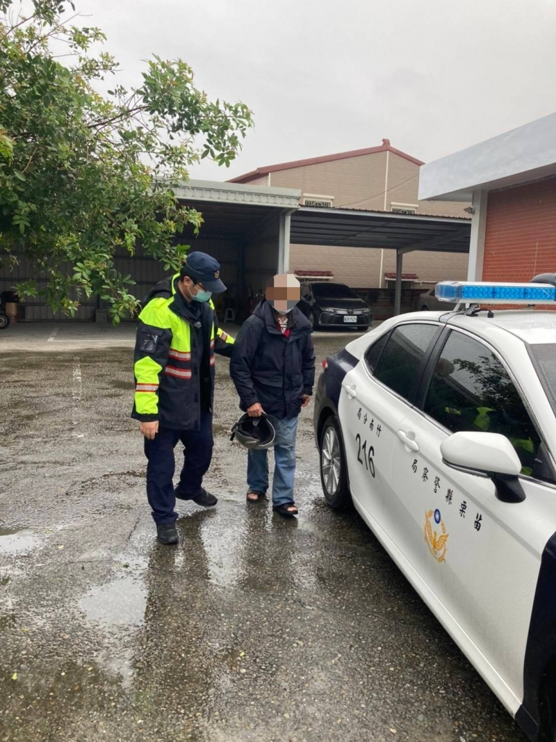 桃園8旬老翁迷路到後龍 竹南大山暖警馳援協助平安返家