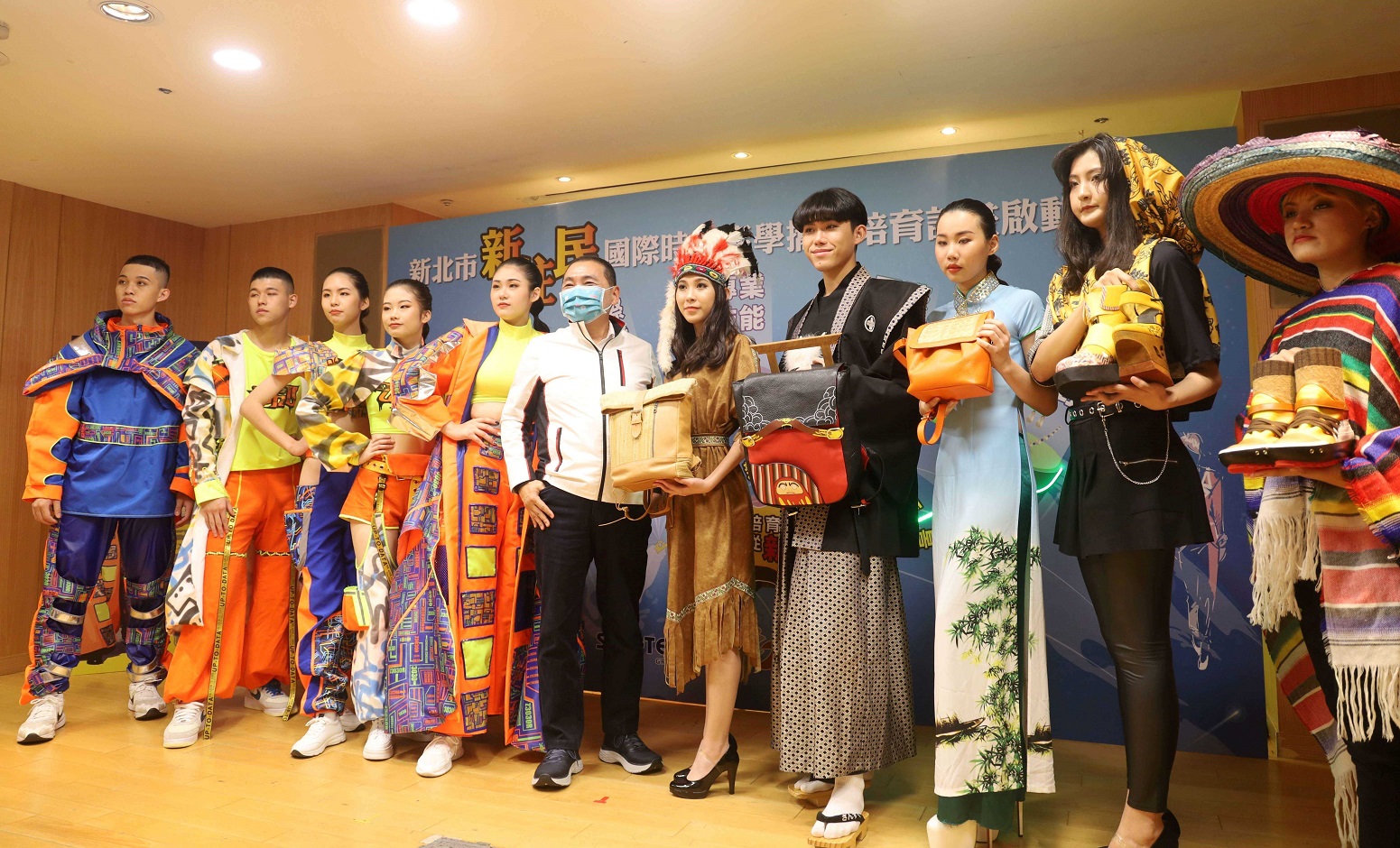 服飾精品走秀超吸睛! 新北產學攜手挹千萬 全國首創培育新住民國際時尚人才
