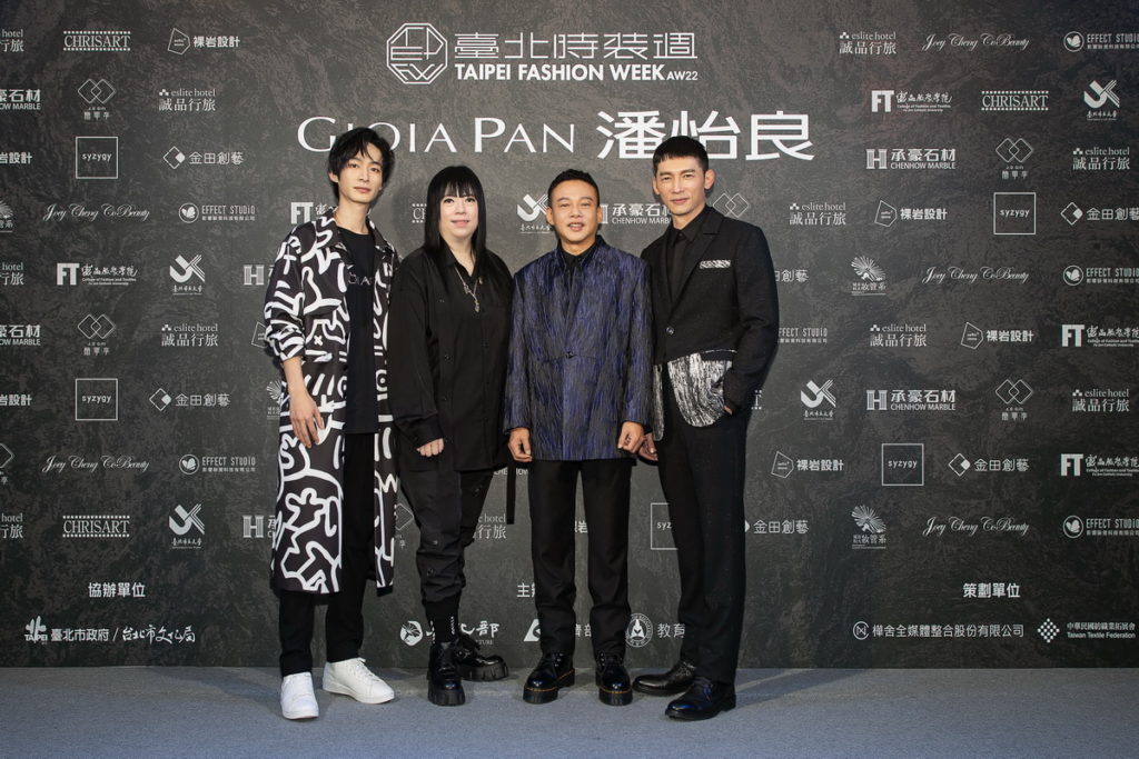 金鐘獎影帝黃河、金馬獎影帝 李康生以及金鐘男神 溫昇豪同場參加設計師潘怡良老師2022秋冬時尚大秀