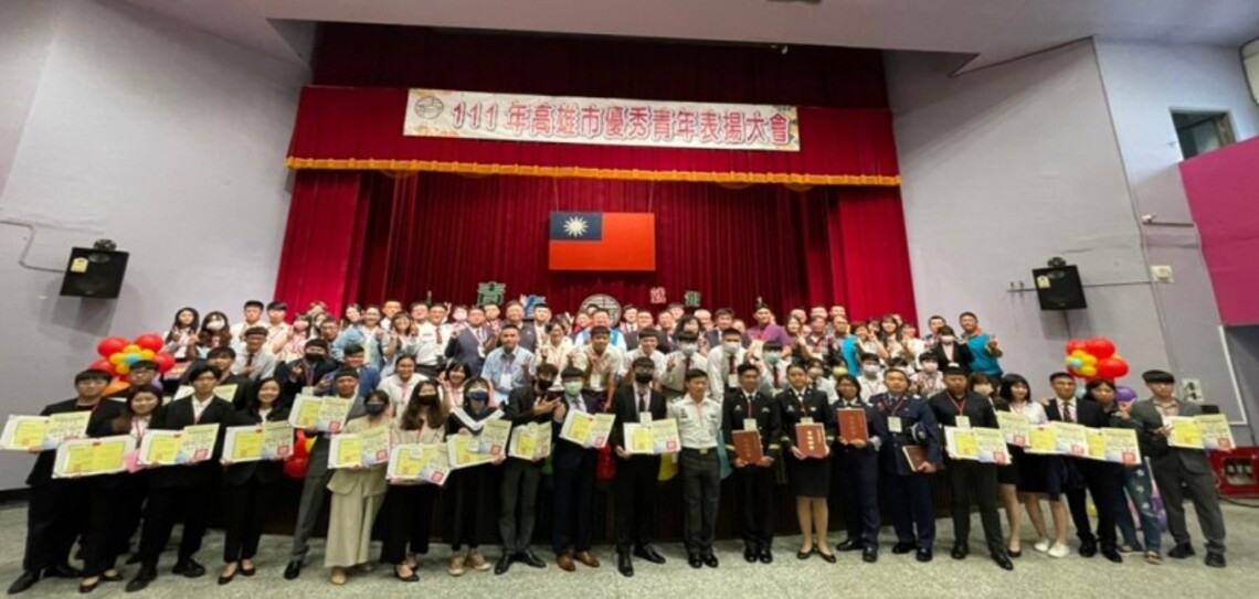 高市優秀青年表揚大會今舉行 吳佳潔代表前往台北總團部接受全國表揚