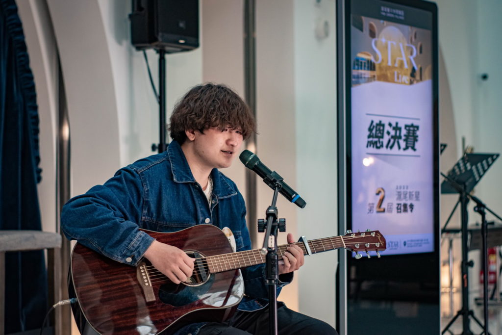 「台北城市科技大學」何古揚同學以自創曲My Angel,成功抱走本屆歌唱組冠軍。