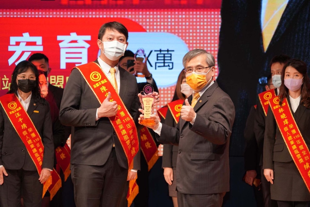 永慶不動產陳宏育樂當科技房仲 收入翻3倍、力拼千萬經紀人 64 1002