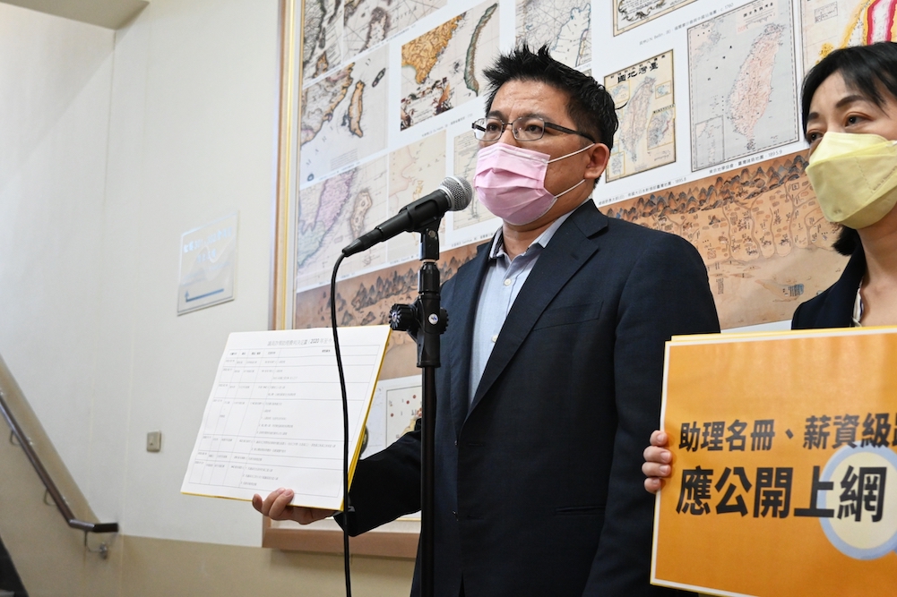 頻傳民代詐領助理費 時代力量提修法 公開民代助理名冊 55 時代力量立委邱顯智3月30日指出,應該從制度上杜絕議員使用人頭助理,詐領助理費。