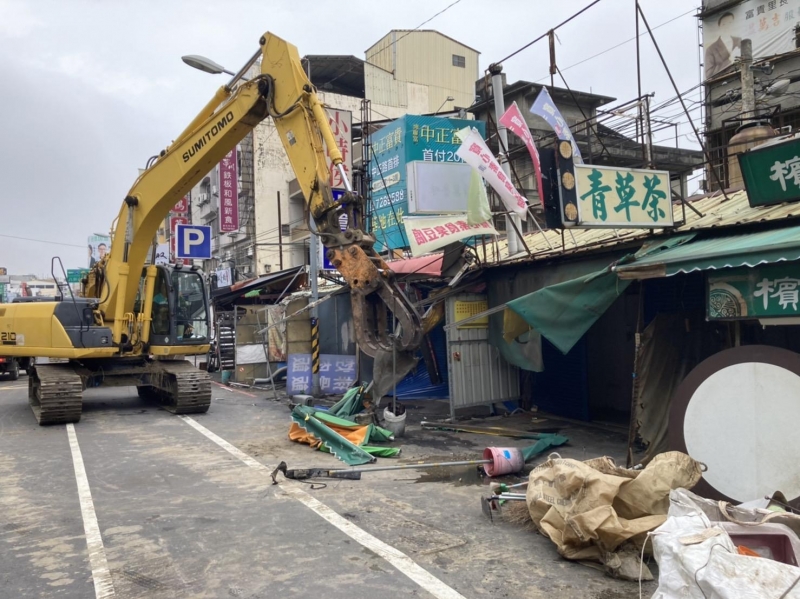 鐵腕拆除 彰化市中華段占有縣有地建物拆了