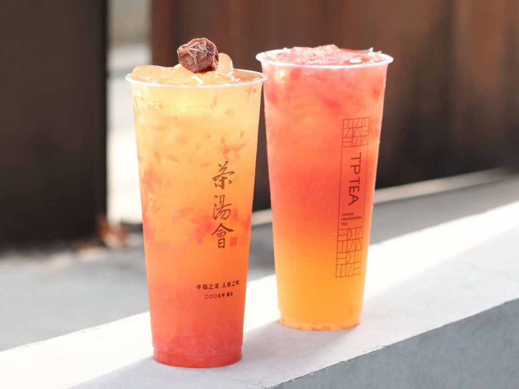茶湯會「紅柚添香」葡萄柚系列新品,完美融合茶香果香,葡萄柚原汁、葡萄柚果粒與茶湯融合呈現的夢幻粉橘漸層,滿滿精品感