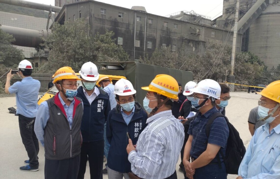 東南水泥拆除工程高塔倒塌 工務局立即勒令停工拆除廠商重罰 公共危險移送法辦