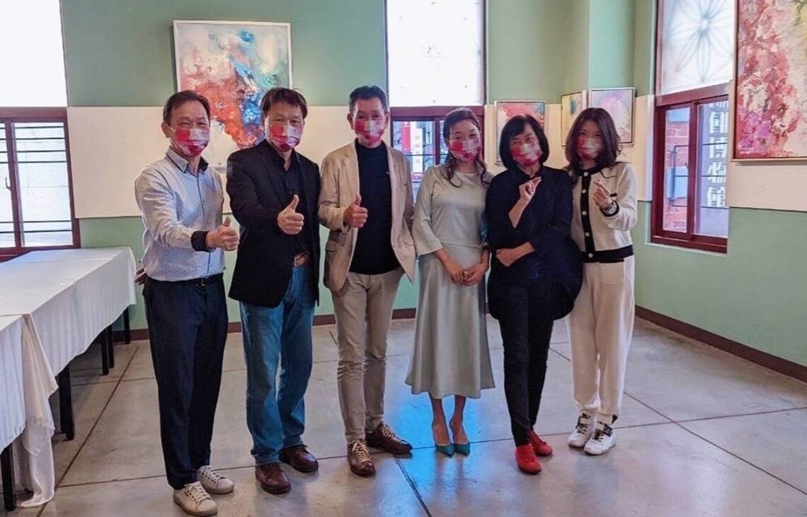 美女畫家朱先仙人生首展     如同品嚐ㄧ杯柯夢波丹