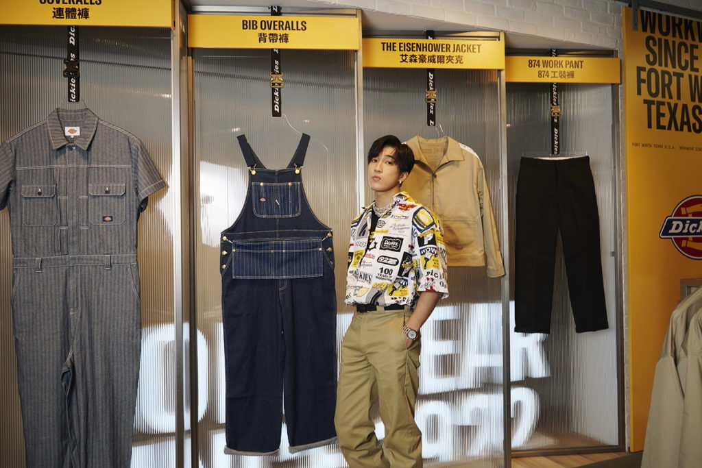 Dickies工裝概念店「Energy Store」特別邀請嘻哈才子婁峻碩站台，身穿100週年普普風襯衫與日版874工裝褲現身同慶，以在創作之路上堅持的音樂職人身分，,堅韌體現出Dickies「相信歷練」的工裝職人精神！