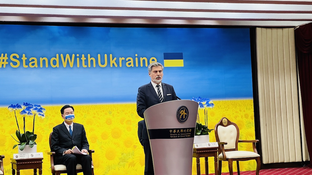 擴大援助行動 吳釗燮宣布再捐500萬美元助收容烏克蘭難民 64 外交部4月1日舉行賑濟烏克蘭記者會,波蘭駐台代表高哲叡致詞。