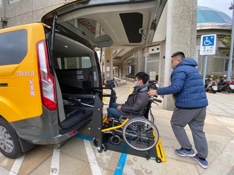 金門縣府推動通用計程車無障礙服務
