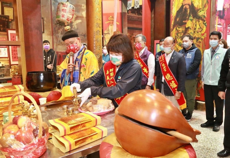 玄天上帝聖誕千秋 黃敏惠市長前往龍安宮參拜祈福