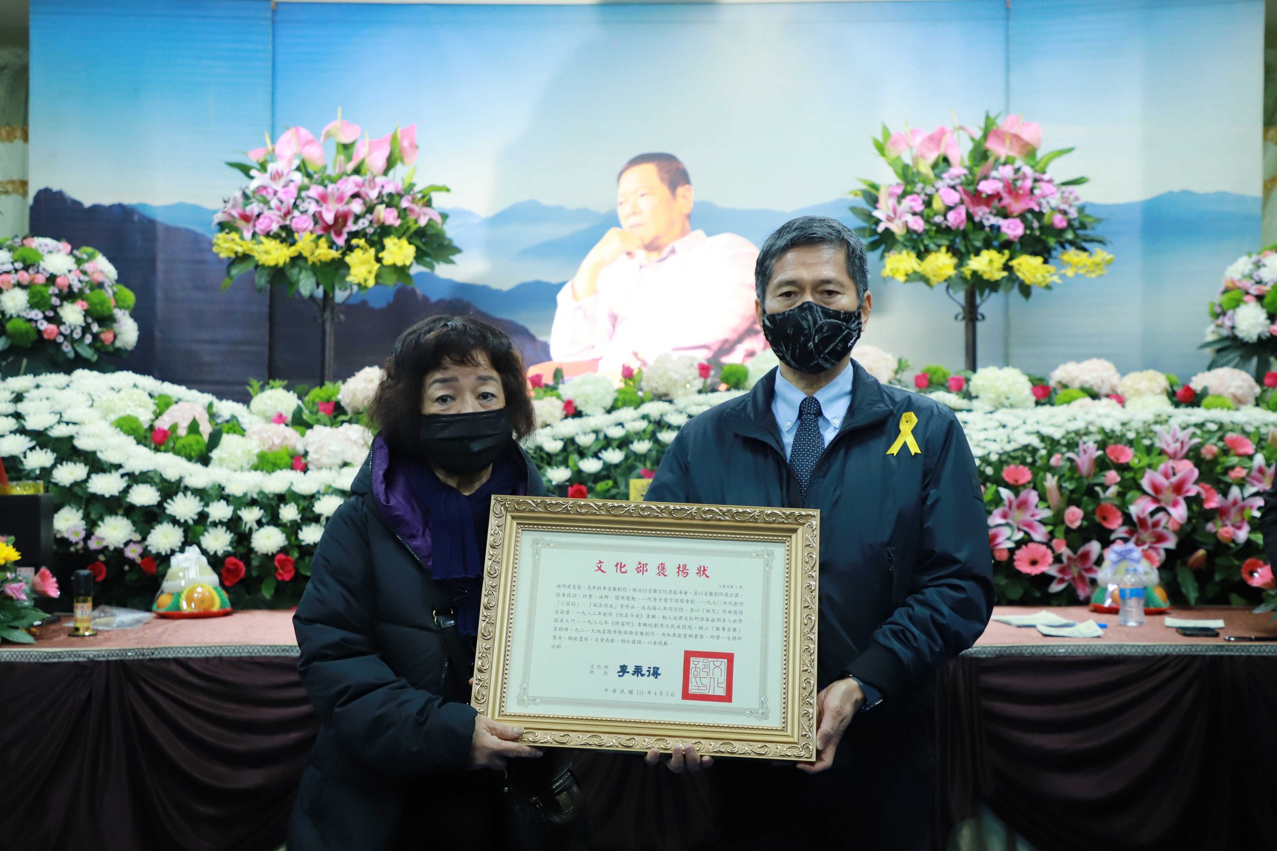 臺灣資深音樂人邱晨辭世 文化部長李永得頒贈文化部褒揚狀