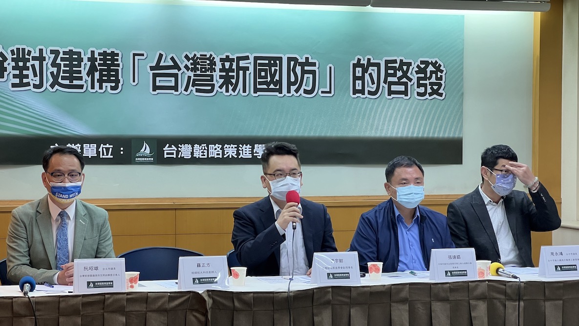 台灣韜略策進學會副理事長張宇韶3月30日主持「俄烏戰爭對建構『台灣新國防』的啟發」座談會。