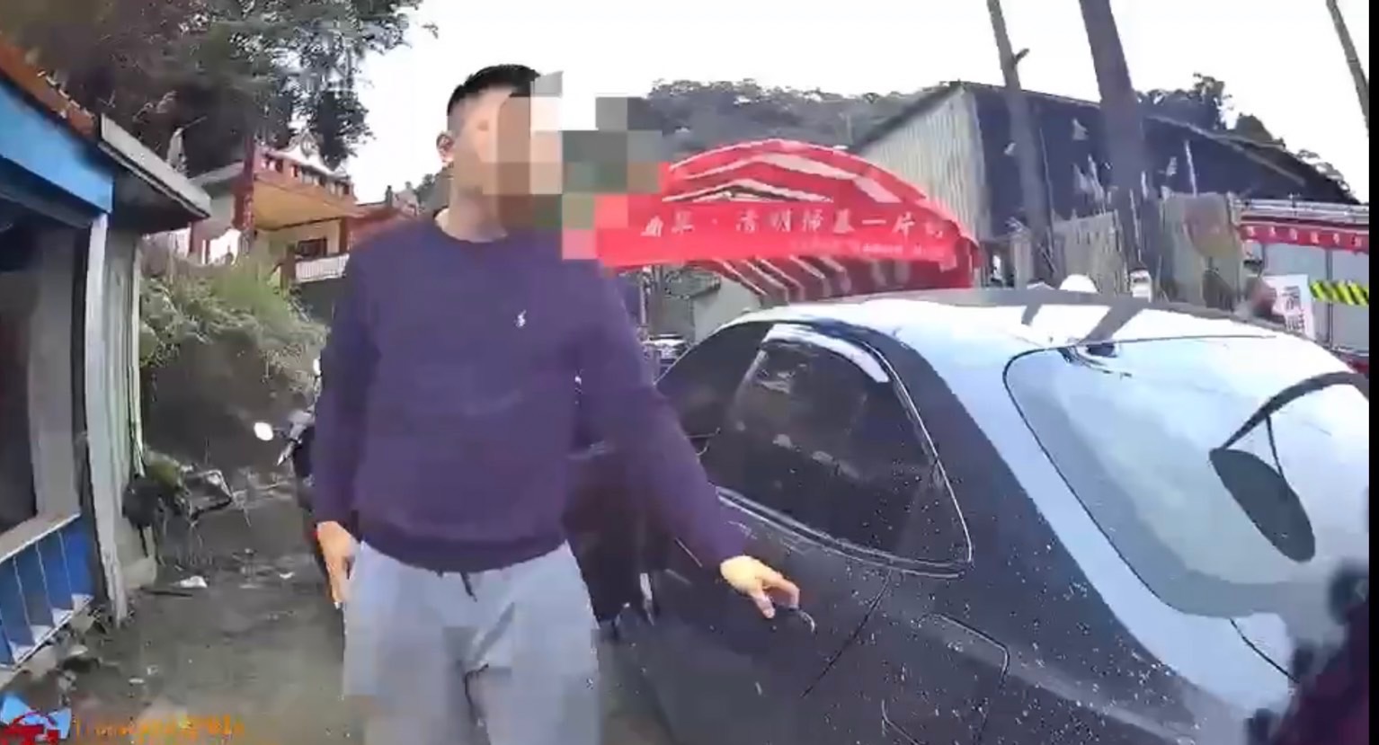 圖片說明:清明掃墓二男因停車爆口角糾紛。(記者馬治薇翻攝)