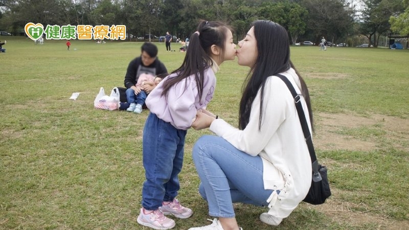 「孩子教養」讓台灣父母壓力大! 「1方式」增進親子關係