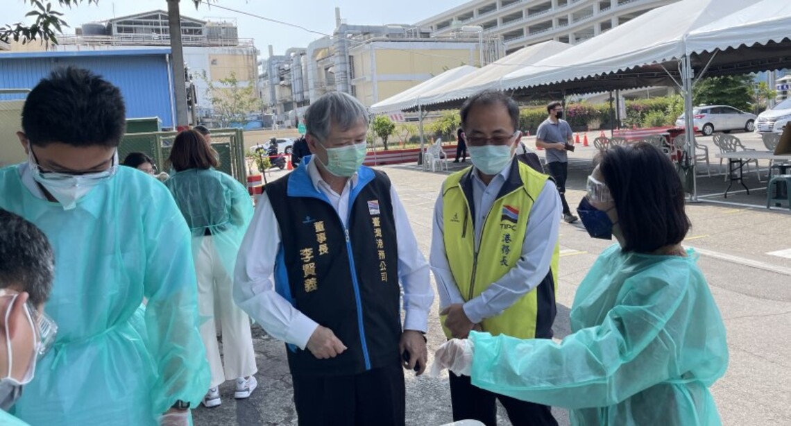 連假過後上工前進行快篩 今午起進入高雄港均應持快篩陰性證明