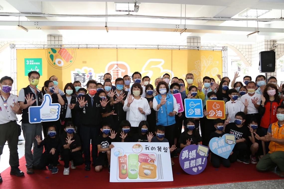 嘉義市育人國小「育人有食在，豐食尚健康」 灃食教室揭牌