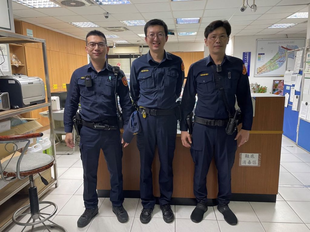 潭美派出所警員黃育居(左)、謝曜任(中)、吳俊德(右)