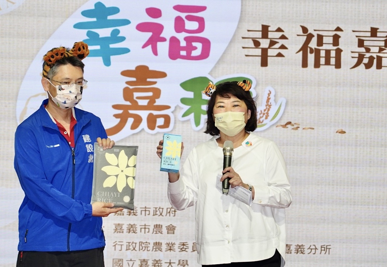 【有影】幸福嘉義米宣告上市 地方限定版米乖乖4月推出 56 嘉義市長黃敏惠宣布幸福嘉義米上市