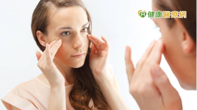 眼皮下垂恐非老化所致! 當心「胸腺瘤」惹禍