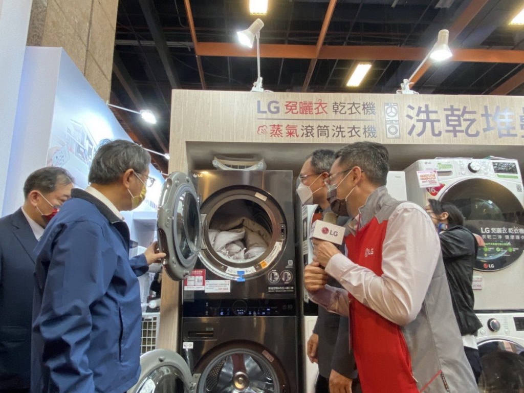 臺北市柯文哲市長現場體驗電器產品
