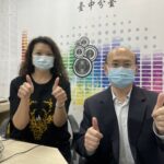 ▲台中市交警大隊副大隊長林鉦哲親上警察廣播電臺,暢談中警維護交通安全的措施與作為 (圖/台中市警察局 提供)