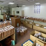 ▲年度盛事大甲媽祖遶境於今(8)日啟程,大甲警分局特別準備「大甲藺草袋」補給包,補充員警及協勤人員體力 (圖/台中大甲分局 提供)