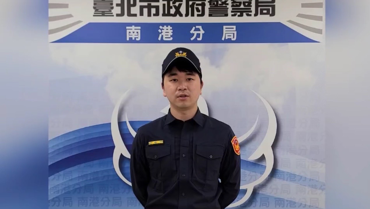 圖片說明:南港所長林承緯說明畫面。(記者林鈞澤翻攝)
