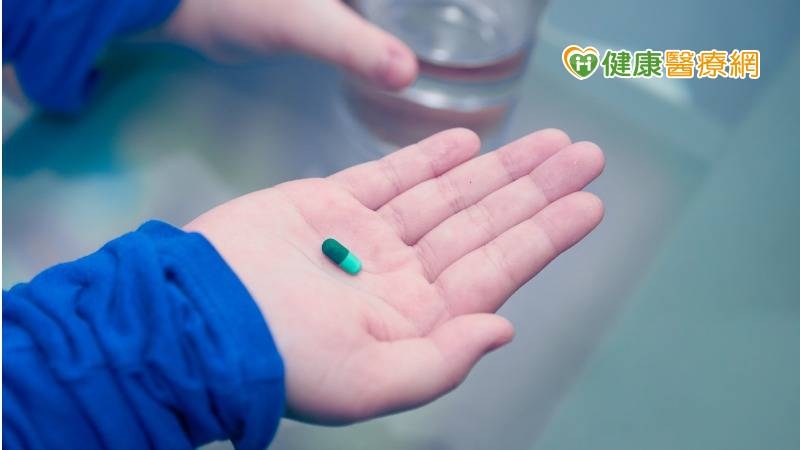 孩子身體不適吃大人的藥減量就好? 專家提出警告