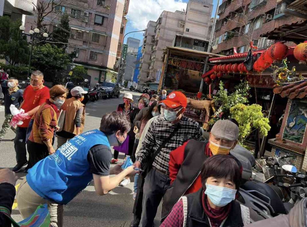 長輩們完整施打好疫苗,才能保護自身健康並降低重症率。