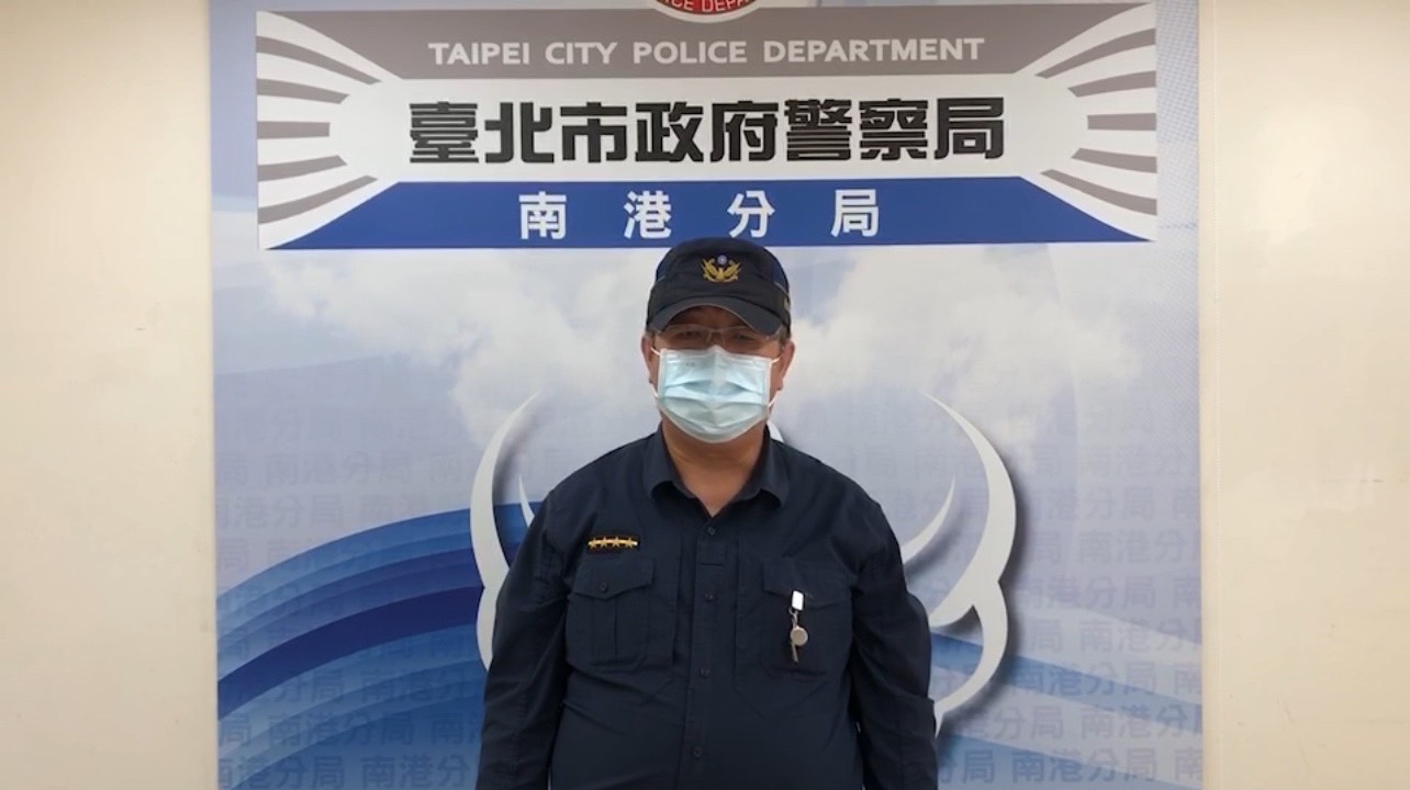 圖片說明:舊莊所副所長李至祥說明畫面。(記者林艷林翻攝)