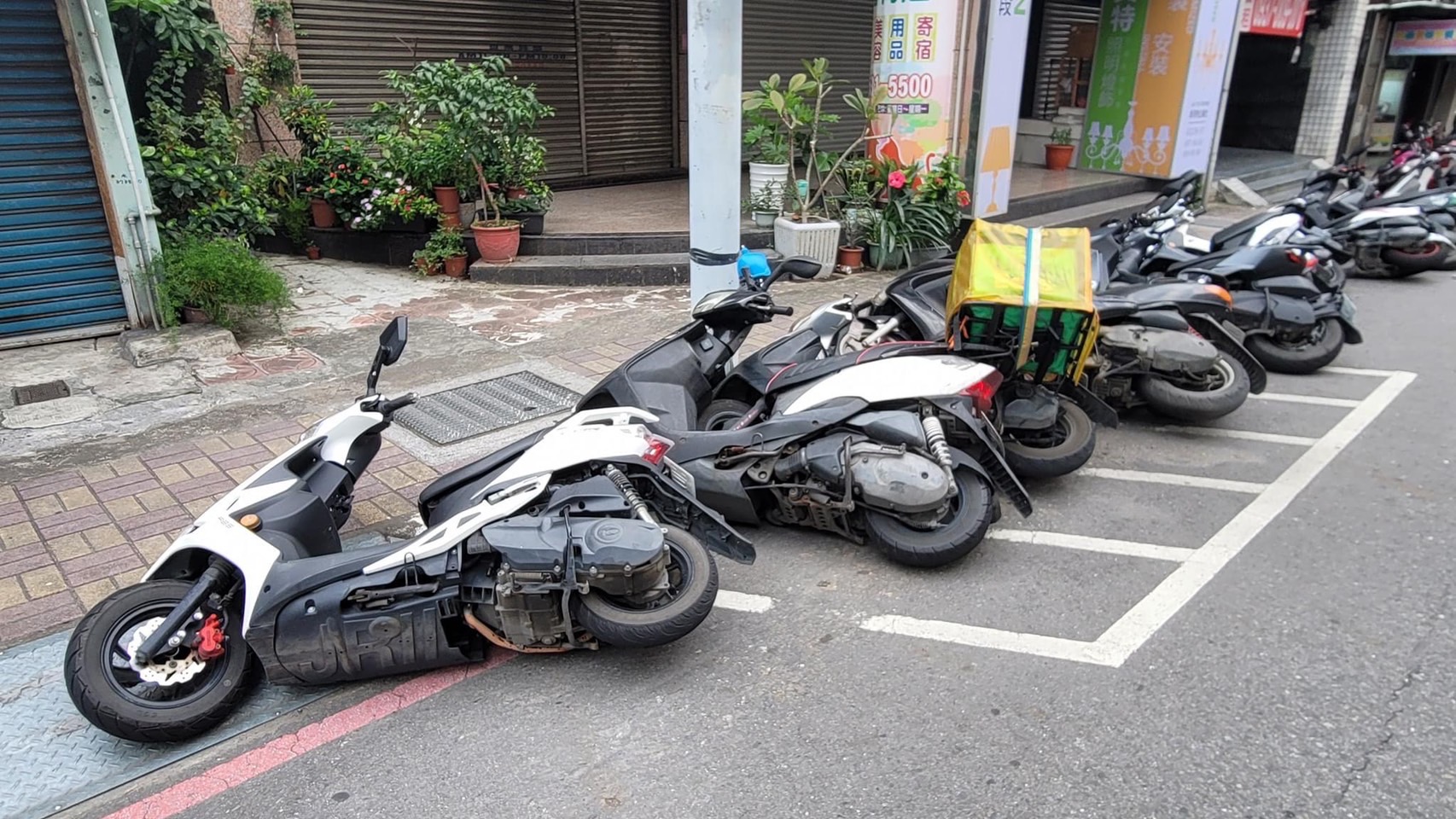男子酒後沿路推倒機車 警電眼鎖定嫌將函送法辦