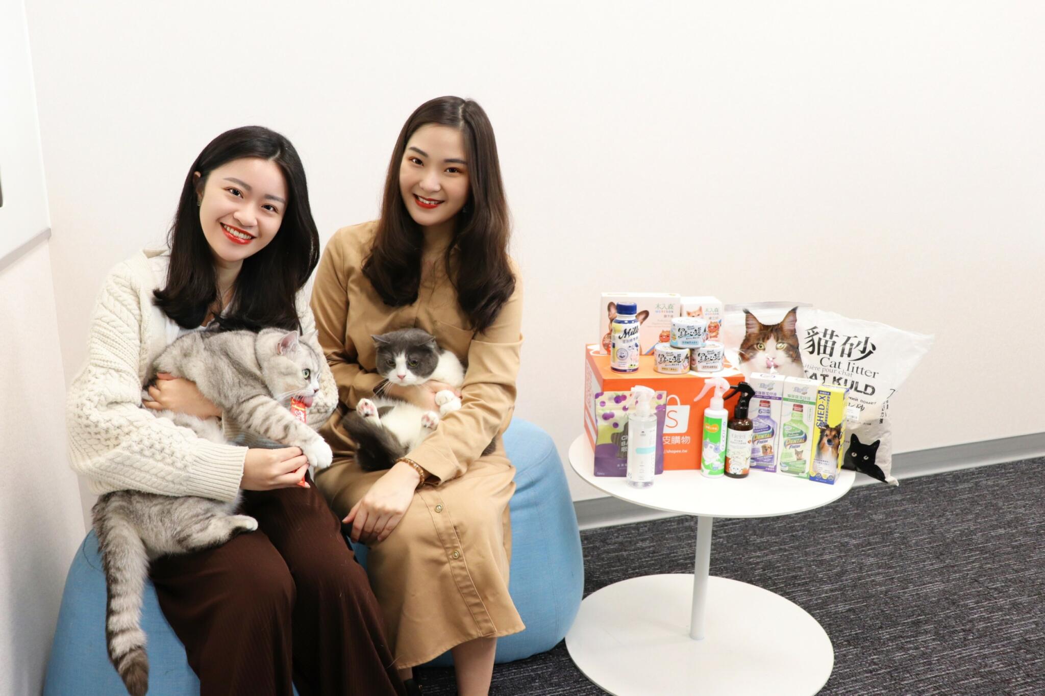 「毛」經濟當道!蝦皮購物歡慶國際寵物日 毛孩用品打5折、再撒1折券 70 4月20日上蝦皮直播看「毛孩衝蝦米」節目,聽資深毛孩家長無私分享老犬照護經驗,還能