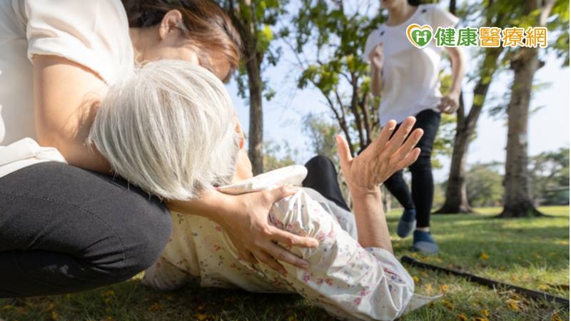 把握腦中風急救後送黃金時間 揭曉「影響預後關鍵」