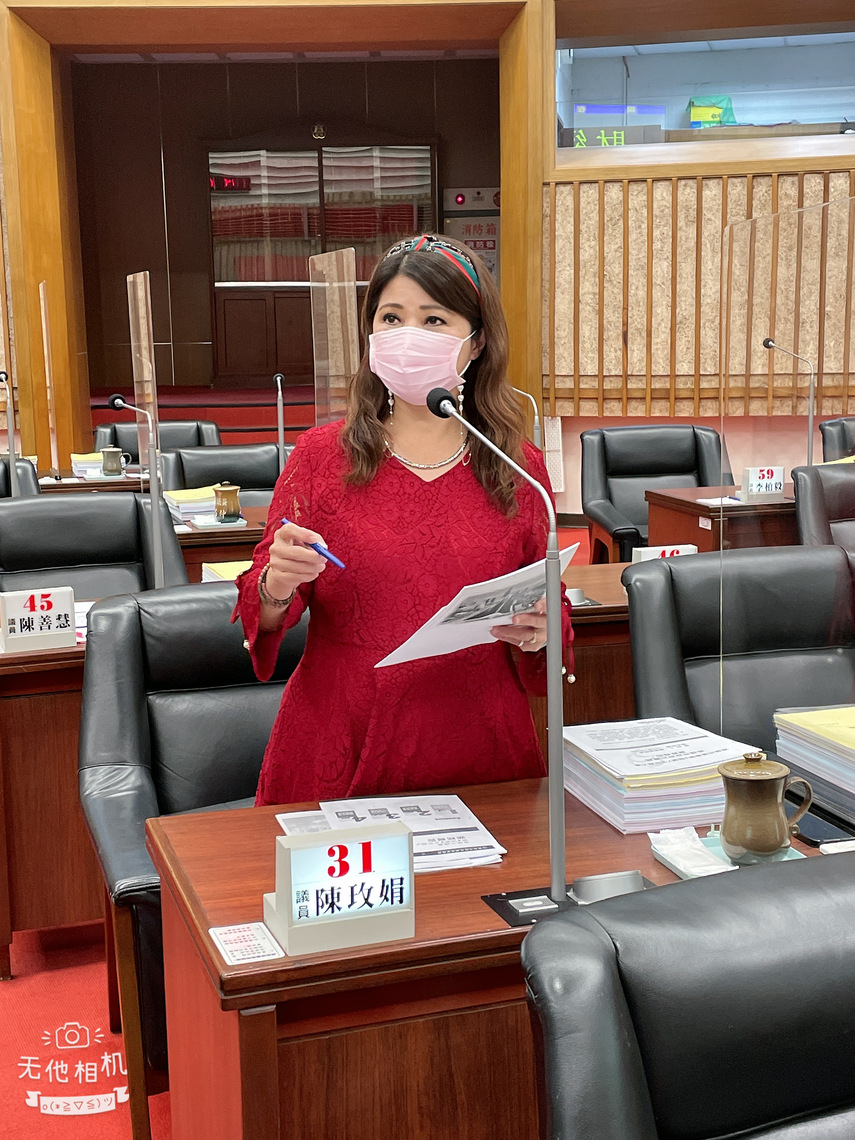 高市議員陳玫娟質詢交通號誌經費與停車場問題