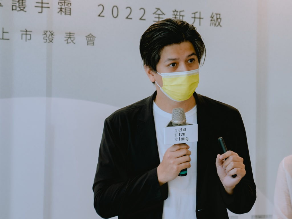 茶籽堂品牌創辦人兼執行長趙文豪表示，雙層生活的形態下，保養也應該雙層，給予手心手背不同的呵護。