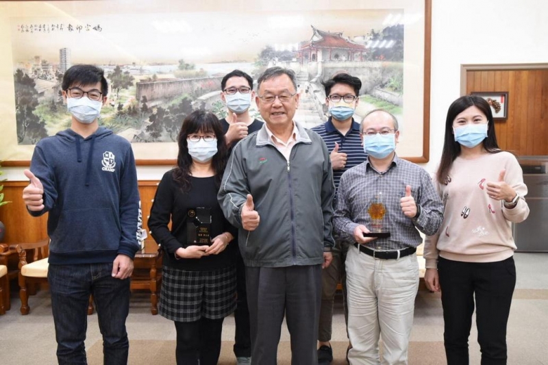 澎湖縣辦理109年農林漁牧業普查榮獲優等第三名  賴峰偉頒獎表揚