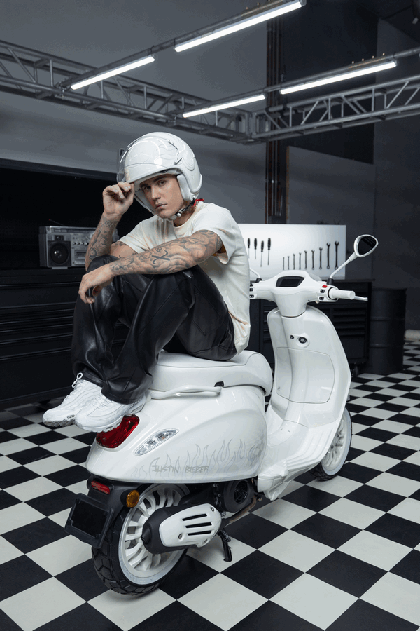 JUSTIN BIEBER X VESPA 聯名巨作 驚喜白焰亮相！