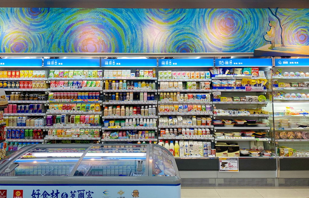 繼台南、新竹後,萊爾富x幾米主題聯名3號店進駐台北迪化街門市,全店布置採用幾米《幸運遇見你》繪本元素。