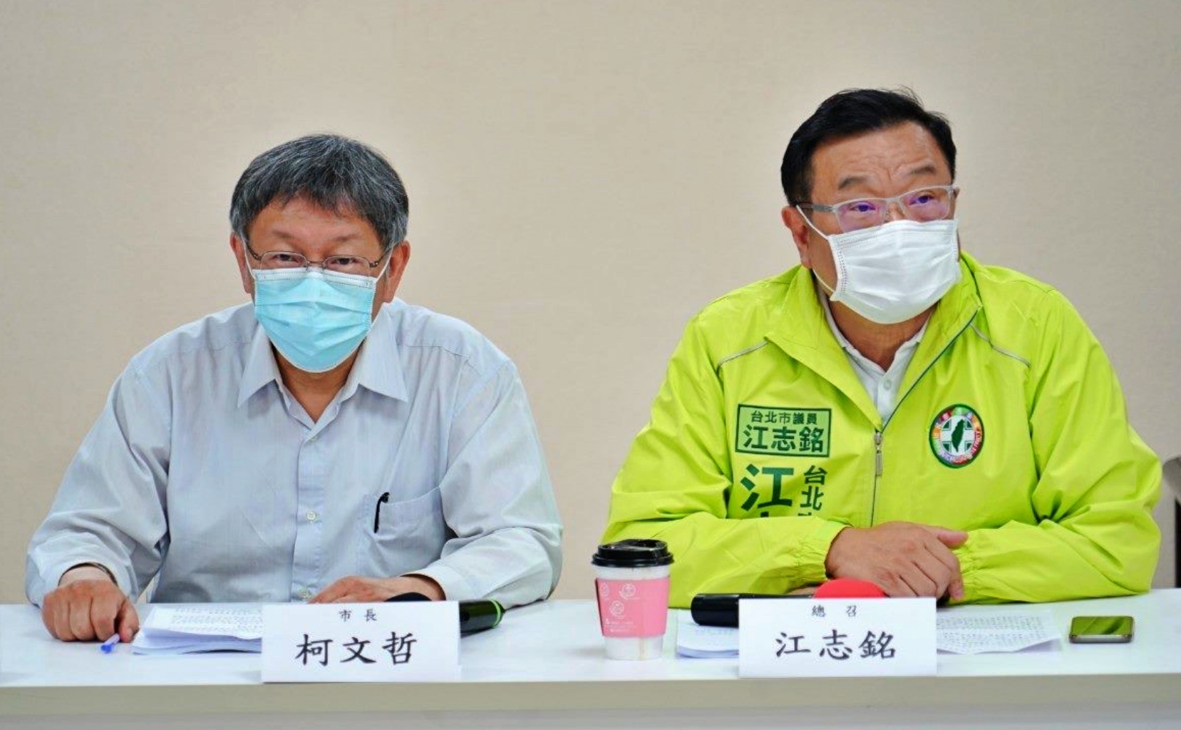 【有影】柯文哲赴市議會拜會民進黨團 爆火花遭「一字國罵」 80 柯文哲赴市議會拜會民進黨團 爆火花遭「一字國罵」